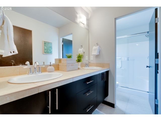 9326 N TIOGA Ave, Portland, OR 97203