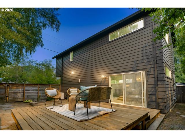 9326 N TIOGA Ave, Portland, OR 97203
