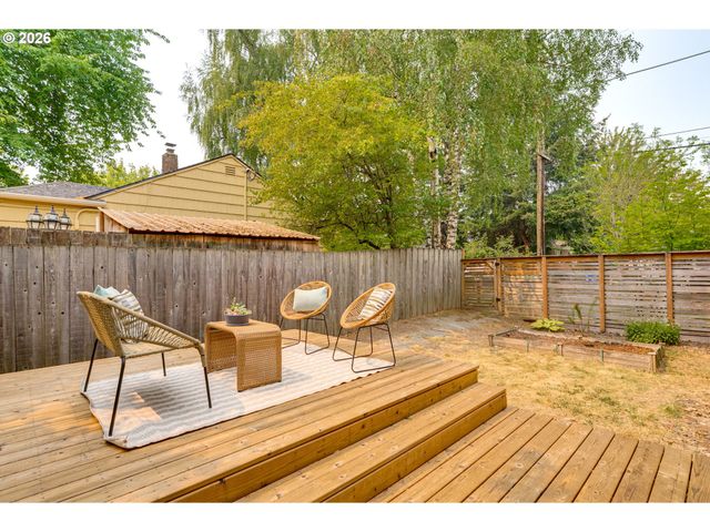 9326 N TIOGA Ave, Portland, OR 97203