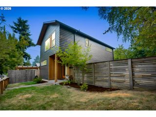 9326 N TIOGA Ave, Portland, OR 97203
