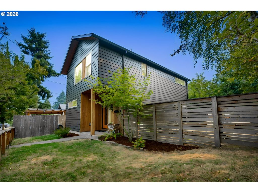 9326 N TIOGA Ave, Portland, OR 97203