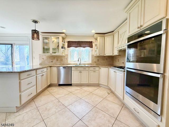 1 Dellmead Dr, Livingston Twp., NJ 07039