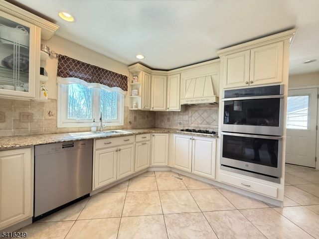 1 Dellmead Dr, Livingston Twp., NJ 07039
