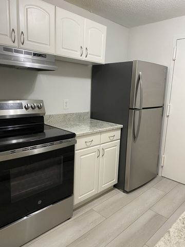 27 Village Rock Lane 19, Natick, MA 01760