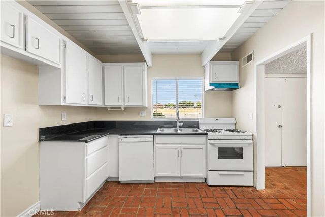 43629 Stanridge Avenue, Lancaster, CA 93535