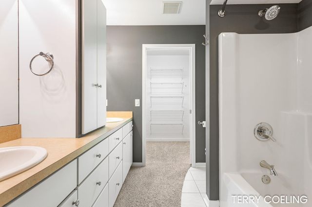 2868 Grand Isle Drive Ne, Plainfield Twp, MI 49306