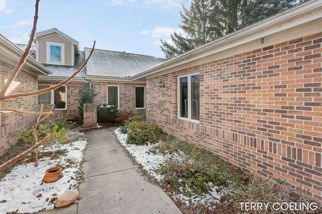 2868 Grand Isle Drive Ne, Plainfield Twp, MI 49306