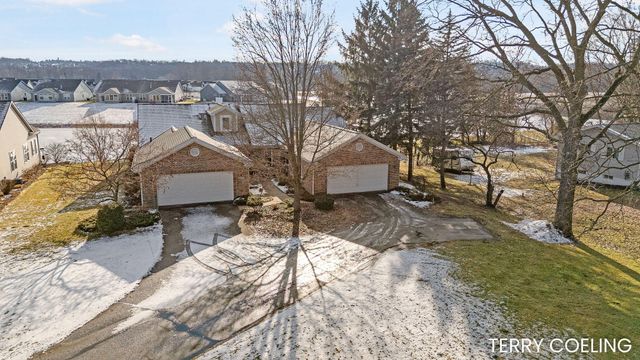 2868 Grand Isle Drive Ne, Plainfield Twp, MI 49306