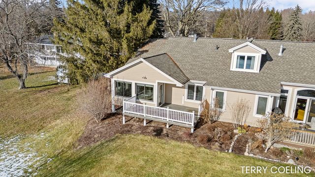 2868 Grand Isle Drive Ne, Plainfield Twp, MI 49306