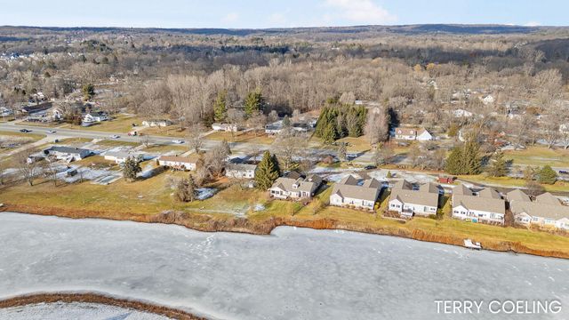 2868 Grand Isle Drive Ne, Plainfield Twp, MI 49306