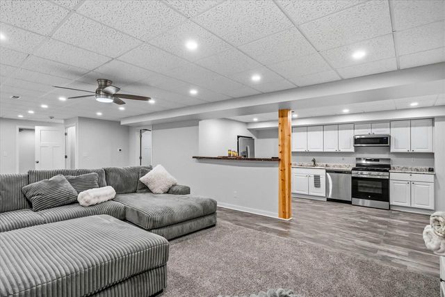 213 Emerald BOULEVARD, Saukville, WI 53080