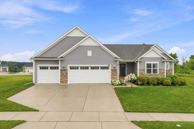 213 Emerald BOULEVARD, Saukville, WI 53080
