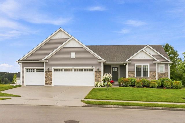 213 Emerald BOULEVARD, Saukville, WI 53080