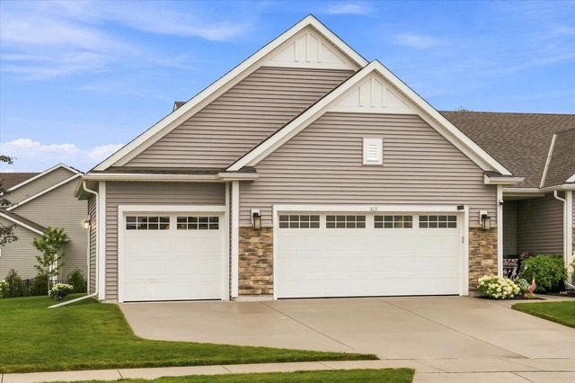 213 Emerald BOULEVARD, Saukville, WI 53080