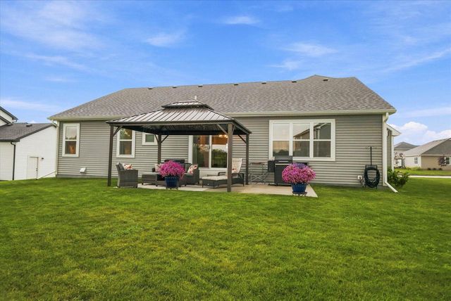 213 Emerald BOULEVARD, Saukville, WI 53080