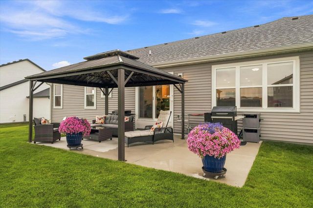 213 Emerald BOULEVARD, Saukville, WI 53080