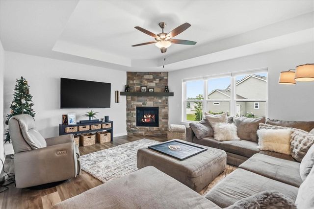 213 Emerald BOULEVARD, Saukville, WI 53080