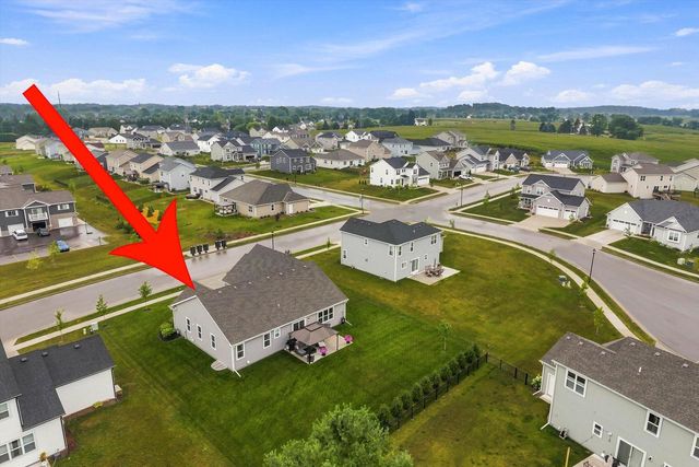 213 Emerald BOULEVARD, Saukville, WI 53080