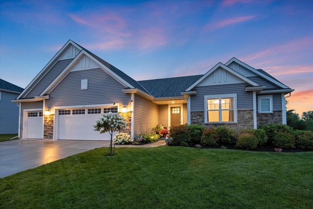 213 Emerald BOULEVARD, Saukville, WI 53080