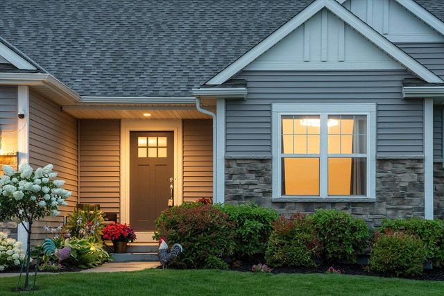 213 Emerald BOULEVARD, Saukville, WI 53080