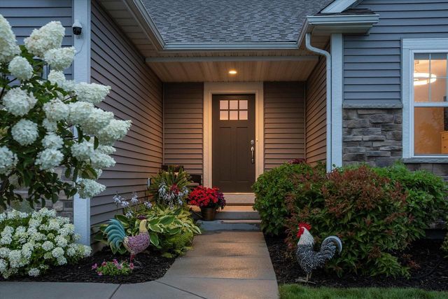213 Emerald BOULEVARD, Saukville, WI 53080