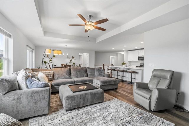 213 Emerald BOULEVARD, Saukville, WI 53080