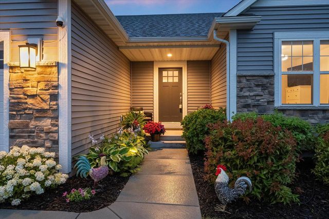 213 Emerald BOULEVARD, Saukville, WI 53080