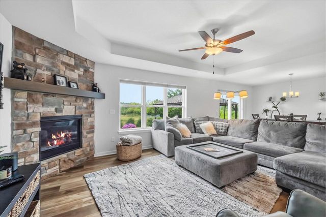 213 Emerald BOULEVARD, Saukville, WI 53080