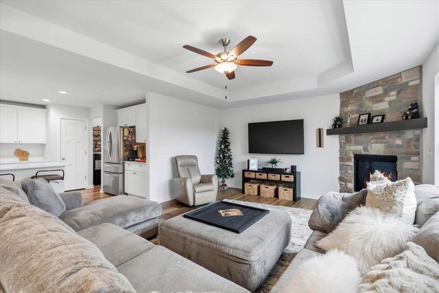 213 Emerald BOULEVARD, Saukville, WI 53080