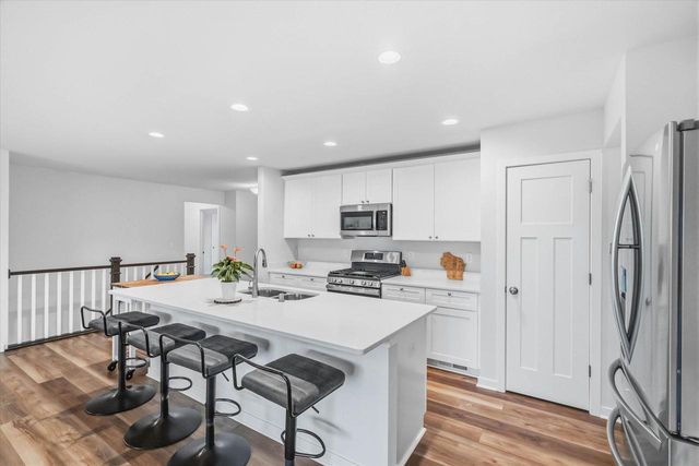 213 Emerald BOULEVARD, Saukville, WI 53080