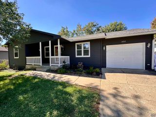 300 Kellogg LN, Auburn, KS 66402
