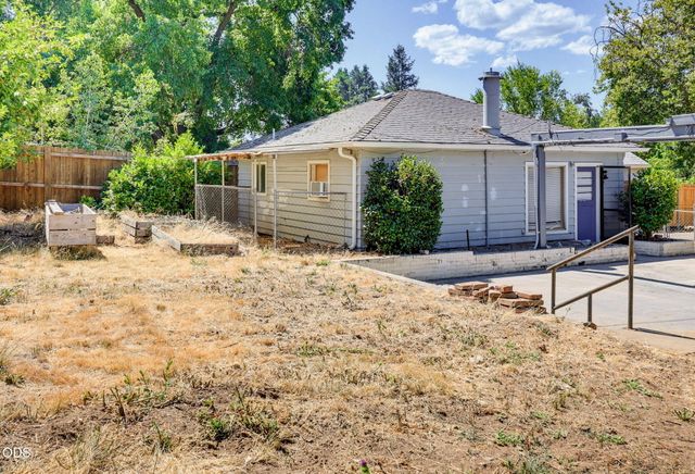 2137 E Jackson Street, Medford, OR 97504