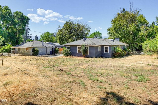 2137 E Jackson Street, Medford, OR 97504