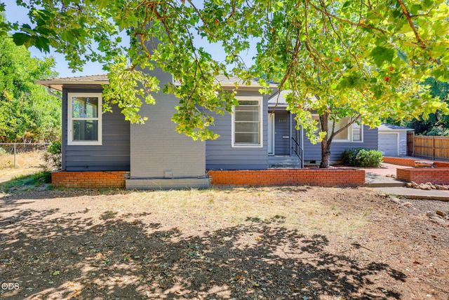 2137 E Jackson Street, Medford, OR 97504