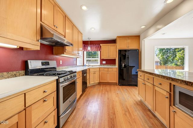 2137 E Jackson Street, Medford, OR 97504