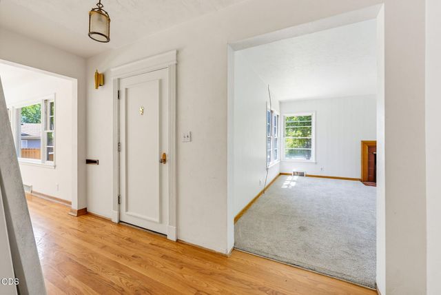 2137 E Jackson Street, Medford, OR 97504