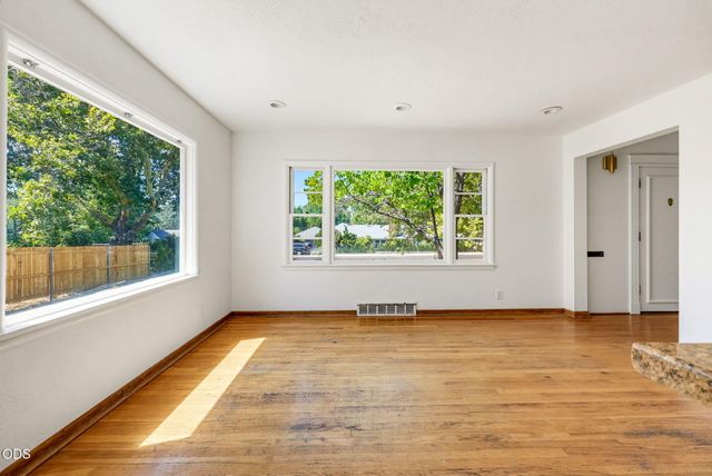 2137 E Jackson Street, Medford, OR 97504