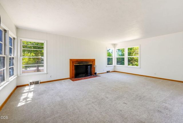 2137 E Jackson Street, Medford, OR 97504