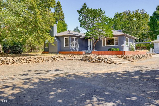 2137 E Jackson Street, Medford, OR 97504