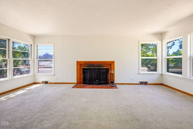 2137 E Jackson Street, Medford, OR 97504