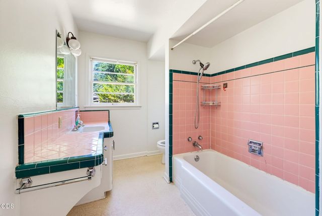 2137 E Jackson Street, Medford, OR 97504