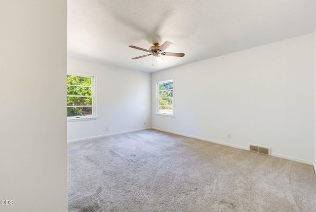 2137 E Jackson Street, Medford, OR 97504