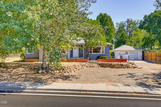 2137 E Jackson Street, Medford, OR 97504