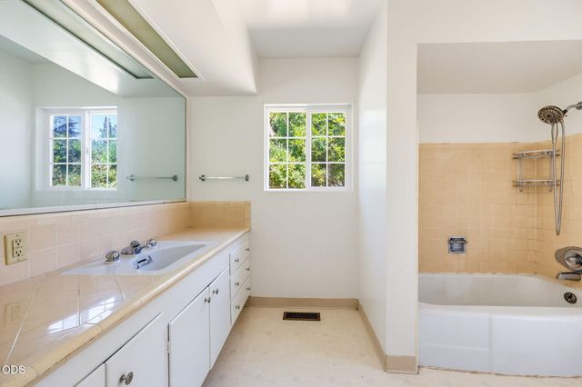2137 E Jackson Street, Medford, OR 97504