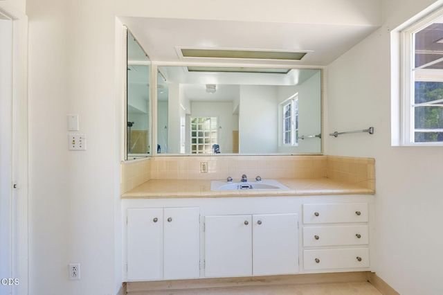 2137 E Jackson Street, Medford, OR 97504