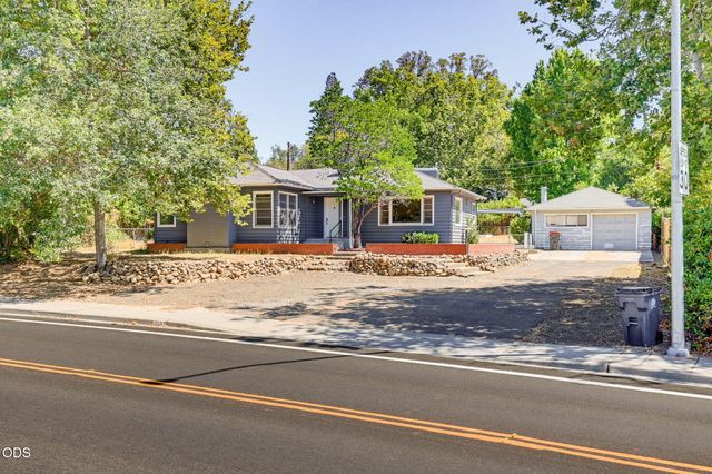 2137 E Jackson Street, Medford, OR 97504