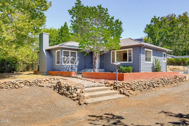 2137 E Jackson Street, Medford, OR 97504