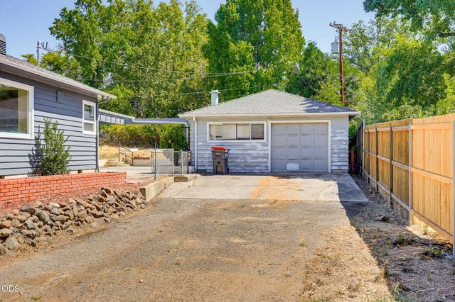 2137 E Jackson Street, Medford, OR 97504