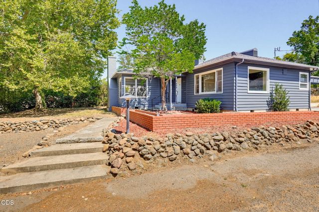 2137 E Jackson Street, Medford, OR 97504