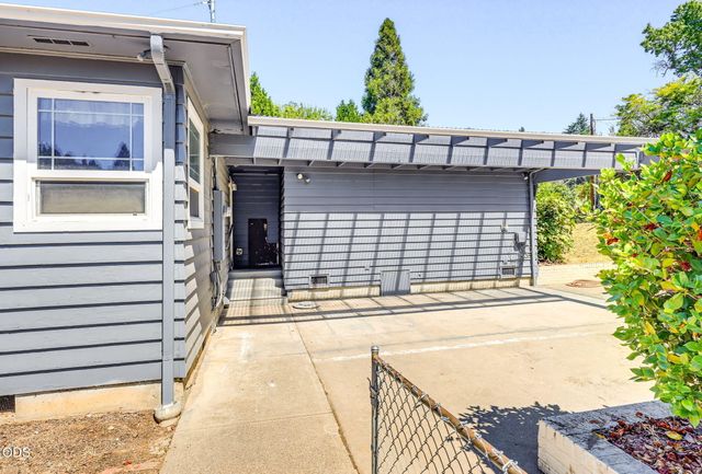 2137 E Jackson Street, Medford, OR 97504